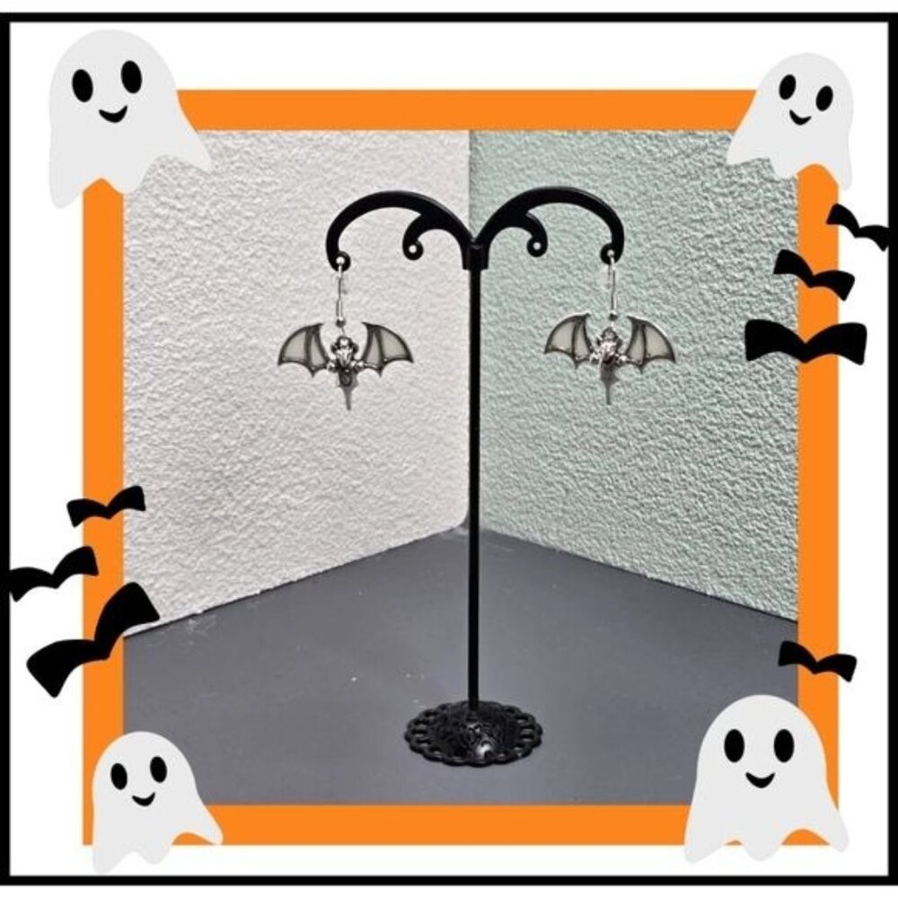 🎃 Gothic Bat Earrings‎ that Glow (NWOT)